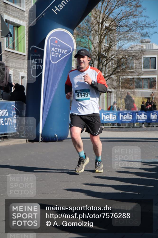 06.04.2025 - 44. Internationalen Wilhelmsburger Insellauf A. Gomolzig http://msf.ph/oto/7576288 06.04.2025 10:34:53 Ziel 3777, 4178, 4346, 4449 meine-sportfotos.de