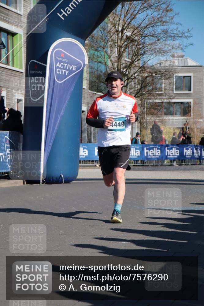 06.04.2025 - 44. Internationalen Wilhelmsburger Insellauf A. Gomolzig http://msf.ph/oto/7576290 06.04.2025 10:34:53 Ziel 3777, 4178, 4346, 4449 meine-sportfotos.de