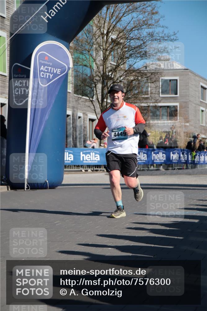 06.04.2025 - 44. Internationalen Wilhelmsburger Insellauf A. Gomolzig http://msf.ph/oto/7576300 06.04.2025 10:34:53 Ziel 3777, 4178, 4346, 4449 meine-sportfotos.de
