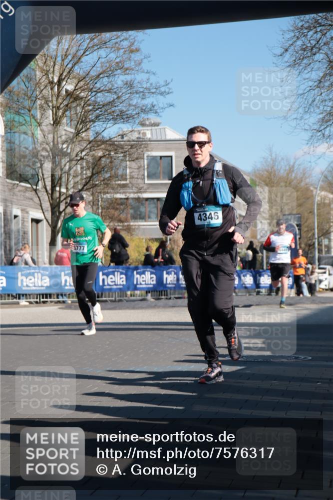 06.04.2025 - 44. Internationalen Wilhelmsburger Insellauf A. Gomolzig http://msf.ph/oto/7576317 06.04.2025 10:34:49 Ziel 3777, 4346, 4449 meine-sportfotos.de