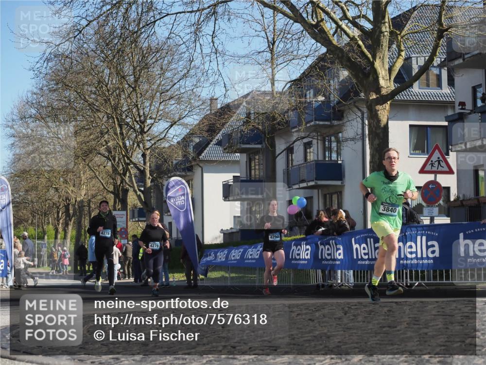 06.04.2025 - 44. Internationalen Wilhelmsburger Insellauf Luisa Fischer http://msf.ph/oto/7576318 06.04.2025 10:38:01 Ziel 4278, 3840, 4279, 4290 meine-sportfotos.de