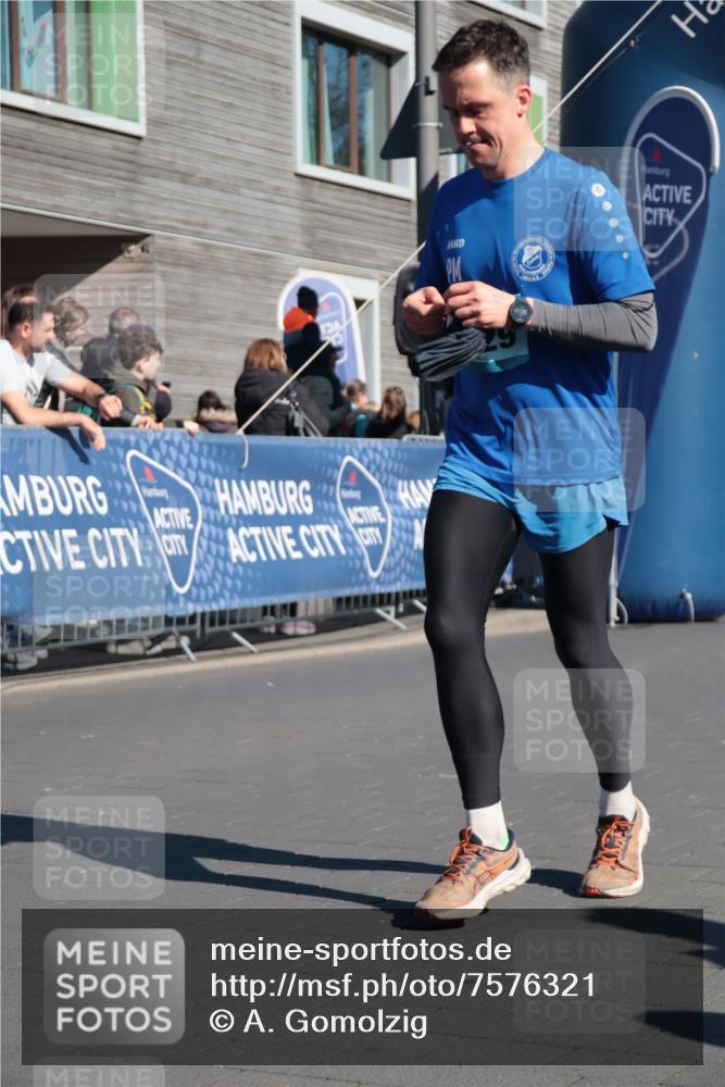 06.04.2025 - 44. Internationalen Wilhelmsburger Insellauf A. Gomolzig http://msf.ph/oto/7576321 06.04.2025 10:34:41 Ziel 3183, 4152, 4529, 4616 meine-sportfotos.de