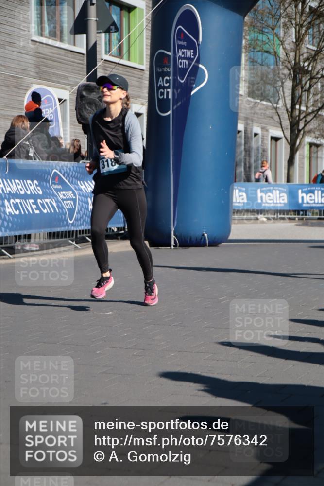 06.04.2025 - 44. Internationalen Wilhelmsburger Insellauf A. Gomolzig http://msf.ph/oto/7576342 06.04.2025 10:34:40 Ziel 3183, 4152, 4529, 4616 meine-sportfotos.de