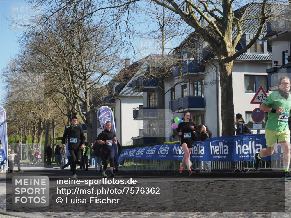 06.04.2025 - 44. Internationalen Wilhelmsburger Insellauf Luisa Fischer http://msf.ph/oto/7576362 06.04.2025 10:38:01 Ziel 4278, 279, 3840, 4290 meine-sportfotos.de