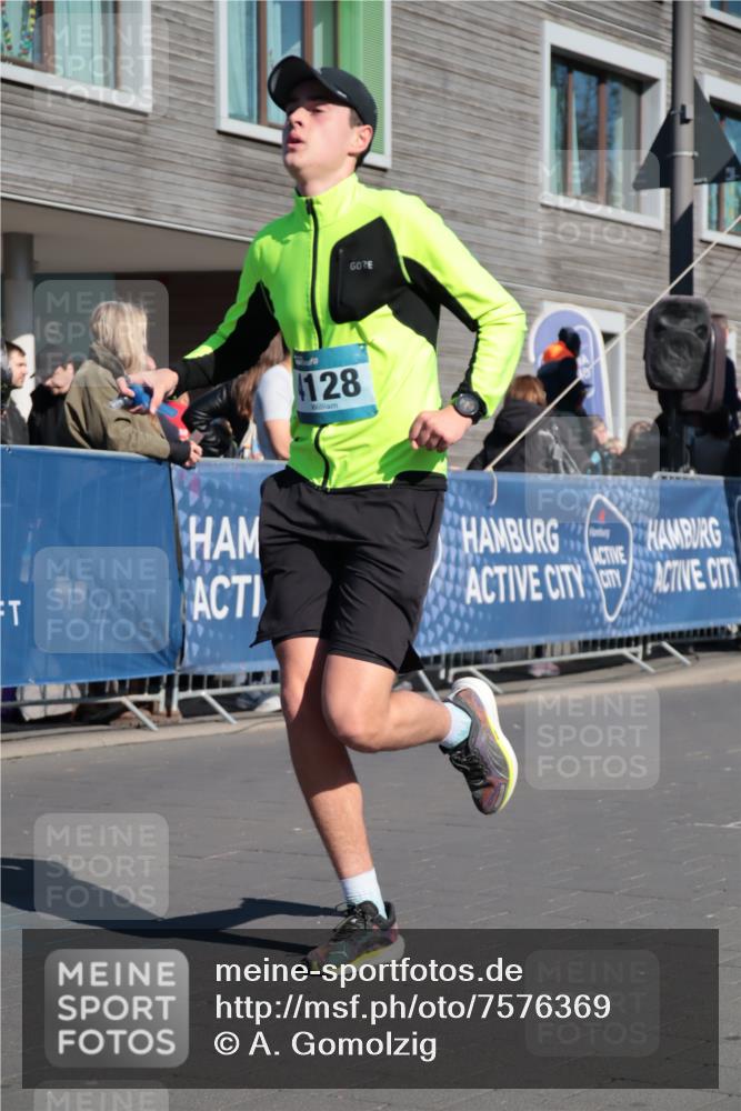 06.04.2025 - 44. Internationalen Wilhelmsburger Insellauf A. Gomolzig http://msf.ph/oto/7576369 06.04.2025 10:34:30 Ziel 4128 meine-sportfotos.de