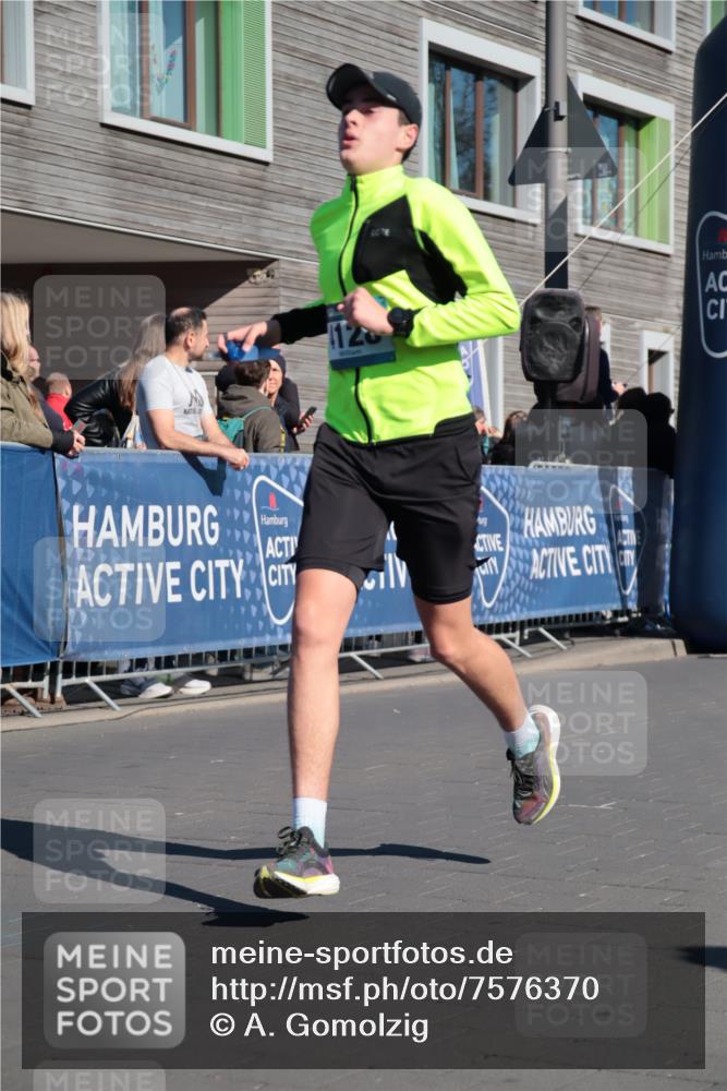 06.04.2025 - 44. Internationalen Wilhelmsburger Insellauf A. Gomolzig http://msf.ph/oto/7576370 06.04.2025 10:34:30 Ziel 4128 meine-sportfotos.de