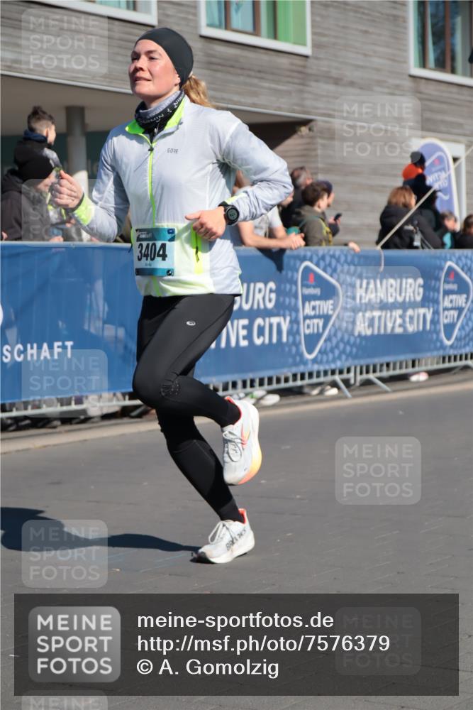 06.04.2025 - 44. Internationalen Wilhelmsburger Insellauf A. Gomolzig http://msf.ph/oto/7576379 06.04.2025 10:34:18 Ziel 3267, 3404, 4294 meine-sportfotos.de