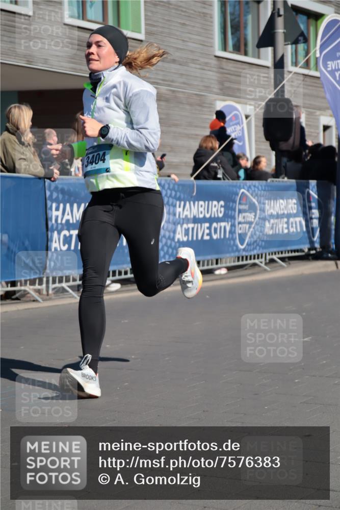 06.04.2025 - 44. Internationalen Wilhelmsburger Insellauf A. Gomolzig http://msf.ph/oto/7576383 06.04.2025 10:34:18 Ziel 3267, 3404, 4294 meine-sportfotos.de