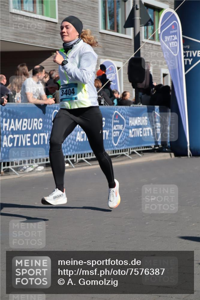06.04.2025 - 44. Internationalen Wilhelmsburger Insellauf A. Gomolzig http://msf.ph/oto/7576387 06.04.2025 10:34:18 Ziel 3267, 3404, 4294 meine-sportfotos.de
