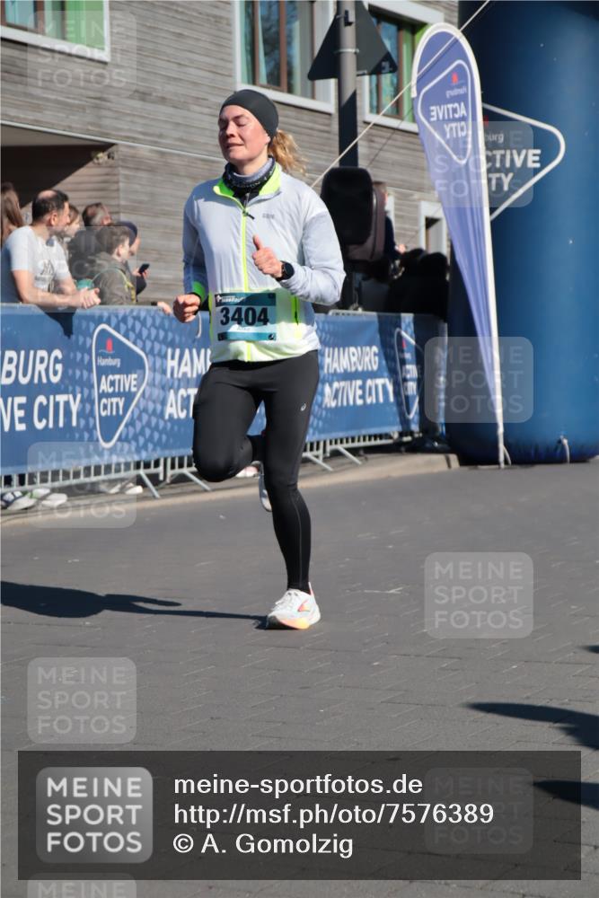 06.04.2025 - 44. Internationalen Wilhelmsburger Insellauf A. Gomolzig http://msf.ph/oto/7576389 06.04.2025 10:34:17 Ziel 3267, 3404, 4294 meine-sportfotos.de