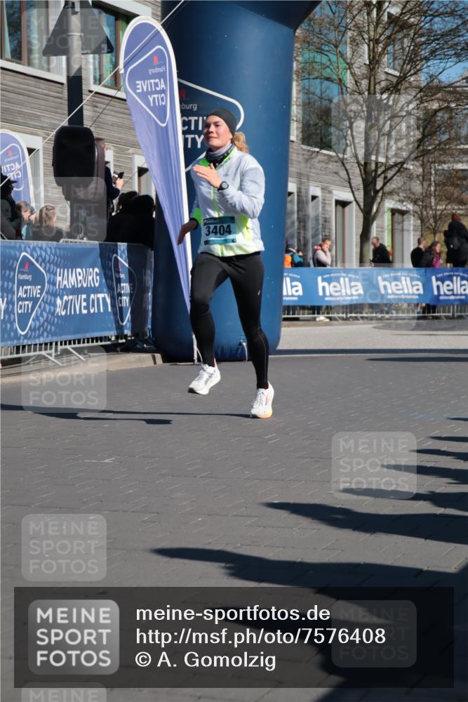 06.04.2025 - 44. Internationalen Wilhelmsburger Insellauf A. Gomolzig http://msf.ph/oto/7576408 06.04.2025 10:34:17 Ziel 3267, 3404, 4294 meine-sportfotos.de
