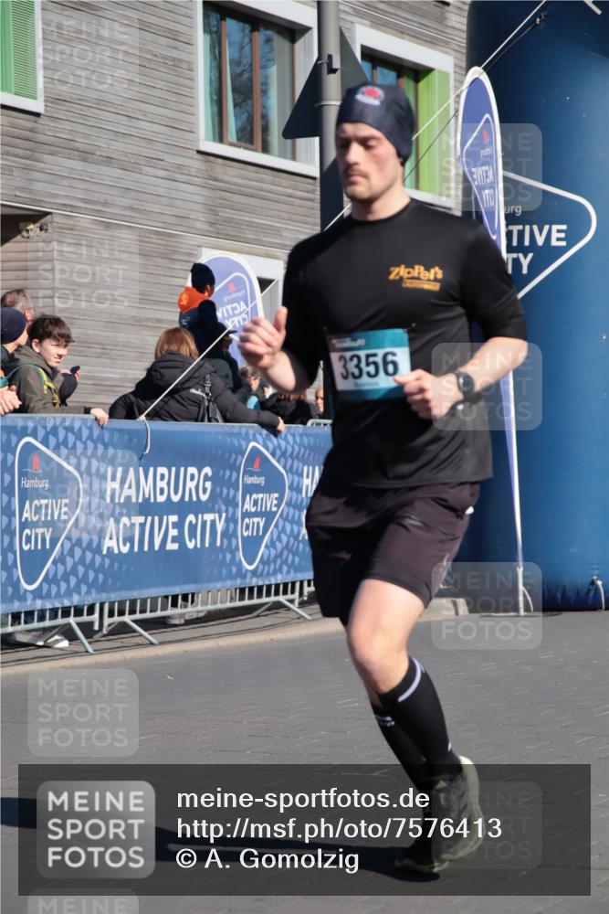 06.04.2025 - 44. Internationalen Wilhelmsburger Insellauf A. Gomolzig http://msf.ph/oto/7576413 06.04.2025 10:34:04 Ziel 3015, 3356, 3749, 4469, 4504 meine-sportfotos.de