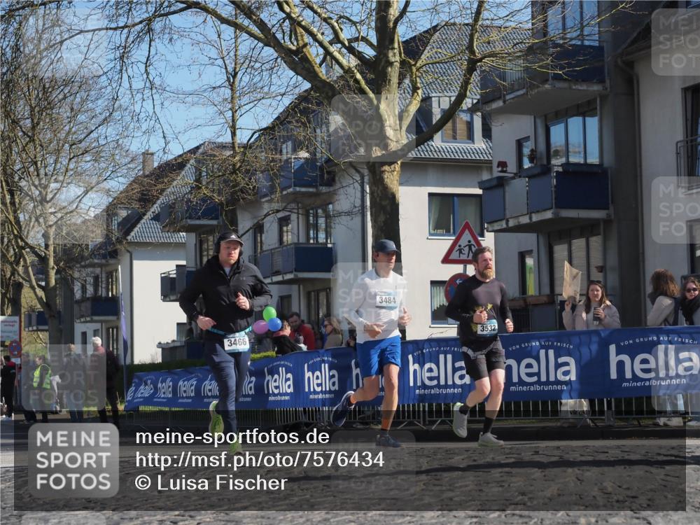 06.04.2025 - 44. Internationalen Wilhelmsburger Insellauf Luisa Fischer http://msf.ph/oto/7576434 06.04.2025 10:43:00 Ziel 3466, 3484, 3532 meine-sportfotos.de