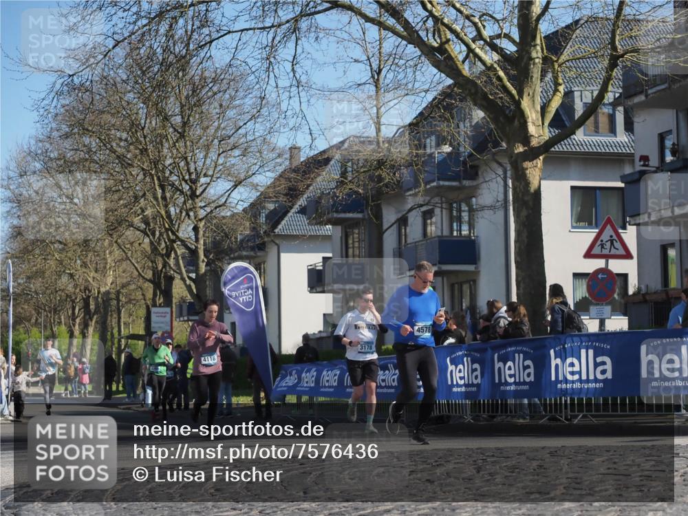 06.04.2025 - 44. Internationalen Wilhelmsburger Insellauf Luisa Fischer http://msf.ph/oto/7576436 06.04.2025 10:38:15 Ziel 136, 4118, 3178, 4578 meine-sportfotos.de