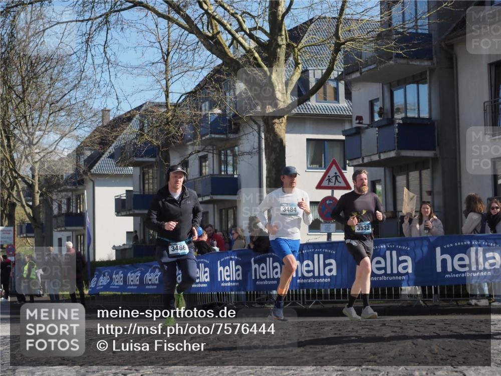 06.04.2025 - 44. Internationalen Wilhelmsburger Insellauf Luisa Fischer http://msf.ph/oto/7576444 06.04.2025 10:43:00 Ziel 3484, 3532, 3466 meine-sportfotos.de