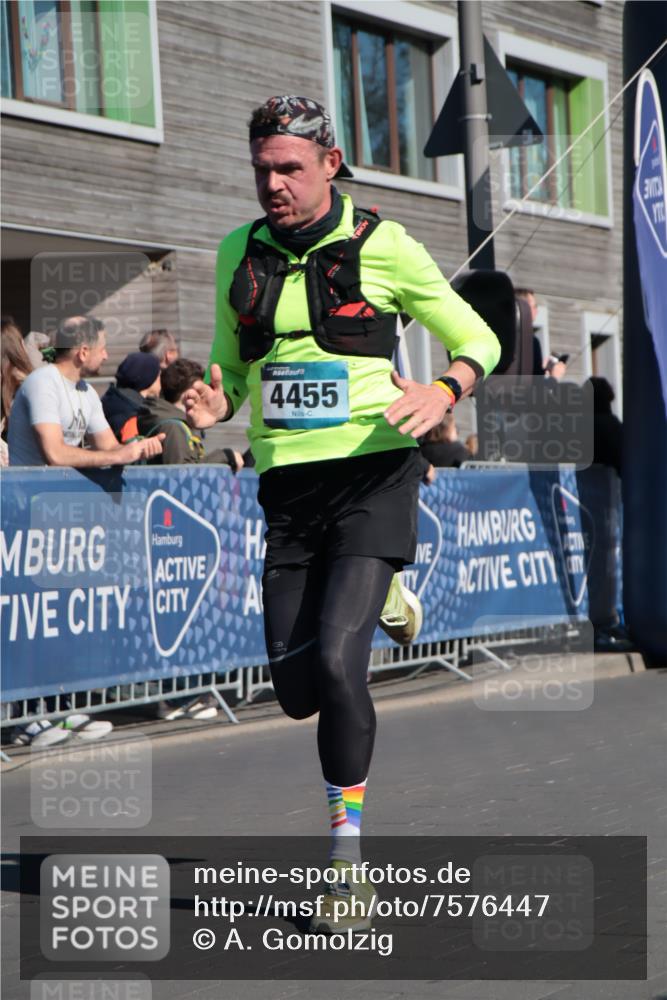 06.04.2025 - 44. Internationalen Wilhelmsburger Insellauf A. Gomolzig http://msf.ph/oto/7576447 06.04.2025 10:33:44 Ziel 3585, 3826, 3909, 4262, 4455, 4465, 5033 meine-sportfotos.de