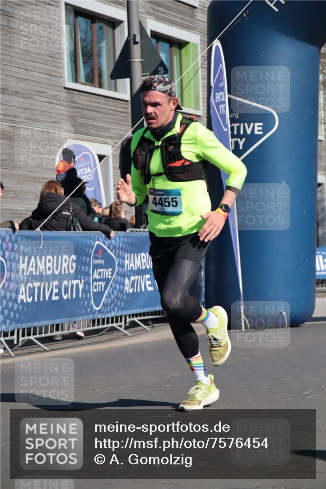 06.04.2025 - 44. Internationalen Wilhelmsburger Insellauf A. Gomolzig http://msf.ph/oto/7576454 06.04.2025 10:33:44 Ziel 3585, 3826, 3909, 4262, 4455, 4465, 5033 meine-sportfotos.de