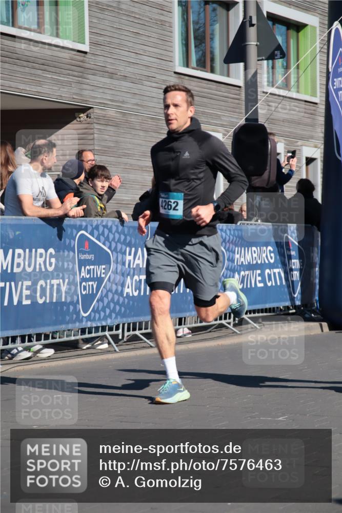06.04.2025 - 44. Internationalen Wilhelmsburger Insellauf A. Gomolzig http://msf.ph/oto/7576463 06.04.2025 10:33:40 Ziel 3585, 3826, 4262, 4455, 5033 meine-sportfotos.de