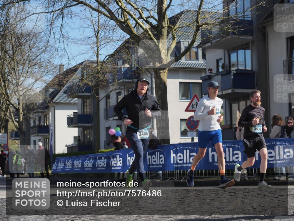 06.04.2025 - 44. Internationalen Wilhelmsburger Insellauf Luisa Fischer http://msf.ph/oto/7576486 06.04.2025 10:43:00 Ziel 3466, 34, 3532 meine-sportfotos.de