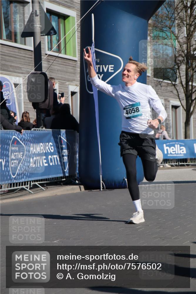 06.04.2025 - 44. Internationalen Wilhelmsburger Insellauf A. Gomolzig http://msf.ph/oto/7576502 06.04.2025 10:33:33 Ziel 4058 meine-sportfotos.de