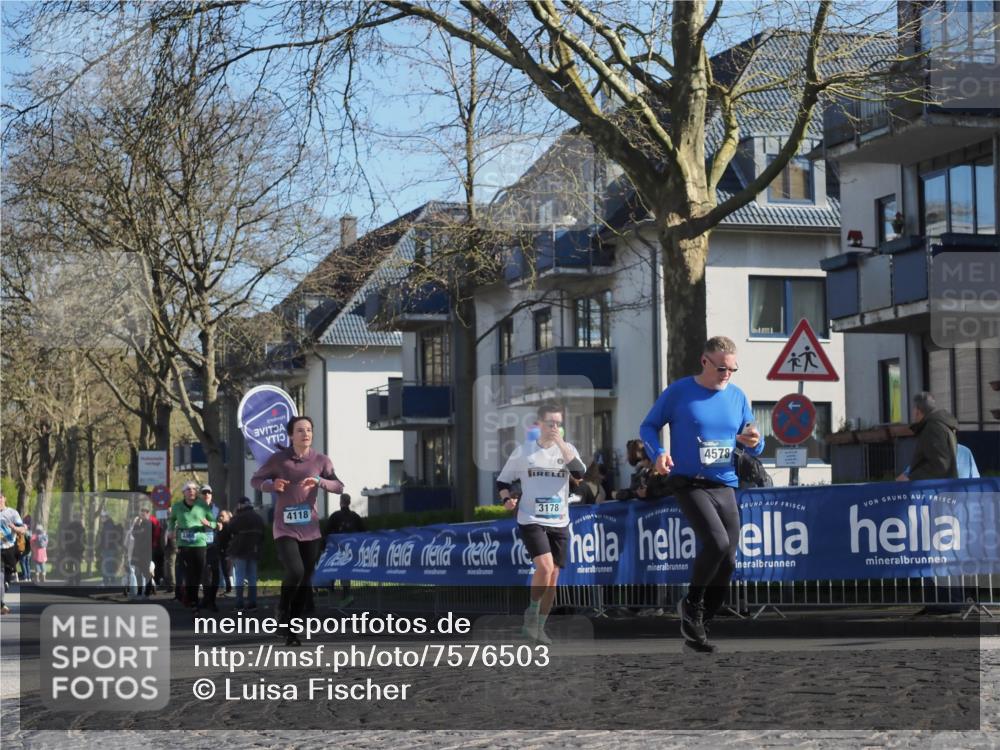 06.04.2025 - 44. Internationalen Wilhelmsburger Insellauf Luisa Fischer http://msf.ph/oto/7576503 06.04.2025 10:38:16 Ziel 4578, 4118, 3178 meine-sportfotos.de