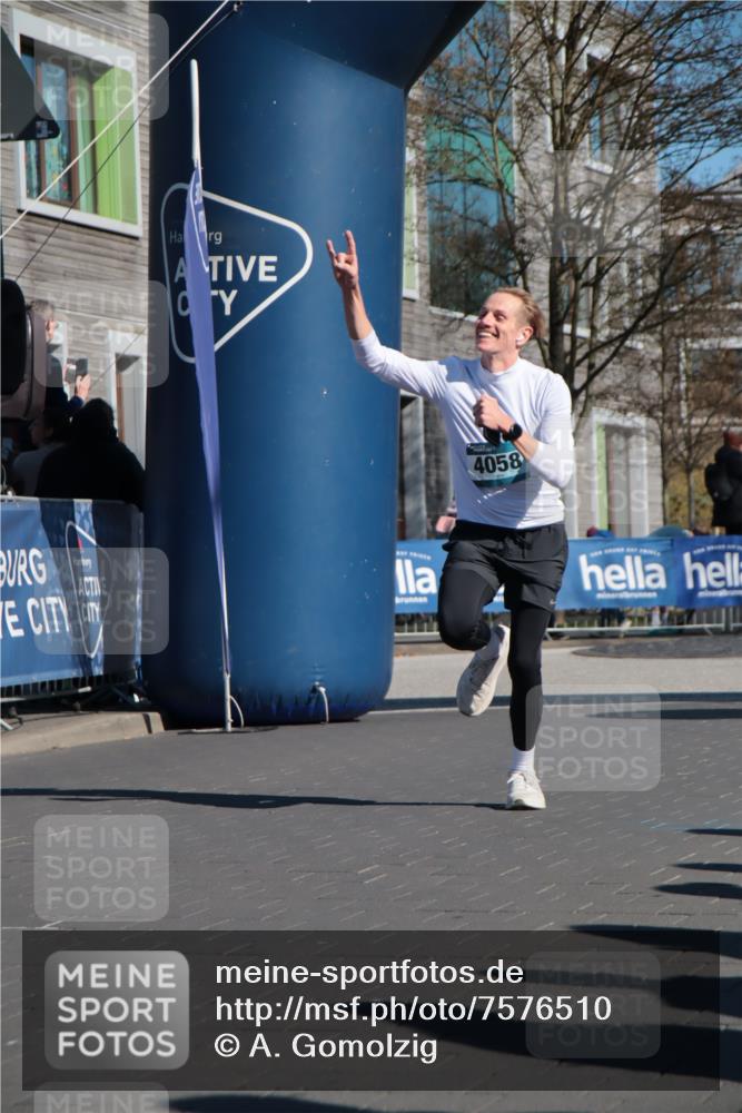 06.04.2025 - 44. Internationalen Wilhelmsburger Insellauf A. Gomolzig http://msf.ph/oto/7576510 06.04.2025 10:33:33 Ziel 4058 meine-sportfotos.de