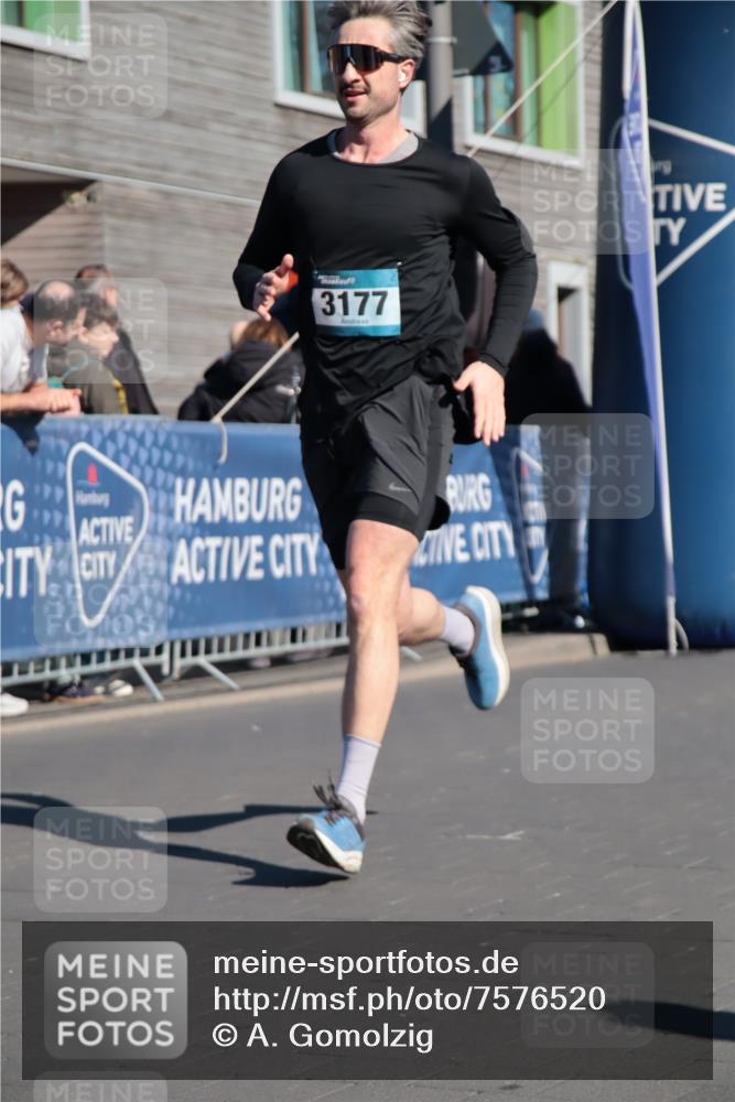 06.04.2025 - 44. Internationalen Wilhelmsburger Insellauf A. Gomolzig http://msf.ph/oto/7576520 06.04.2025 10:33:25 Ziel 3177 meine-sportfotos.de