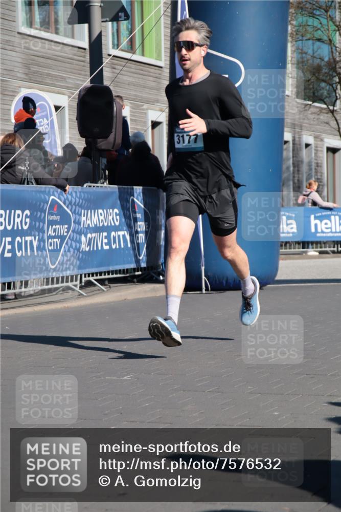 06.04.2025 - 44. Internationalen Wilhelmsburger Insellauf A. Gomolzig http://msf.ph/oto/7576532 06.04.2025 10:33:24 Ziel 3177, 4531 meine-sportfotos.de