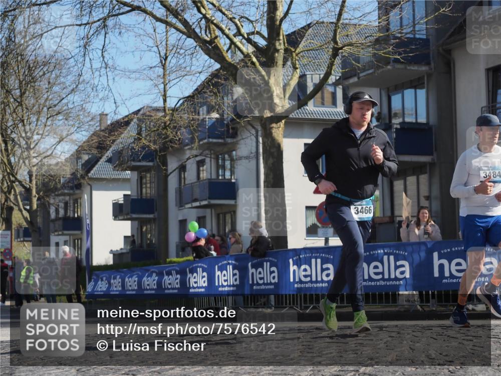 06.04.2025 - 44. Internationalen Wilhelmsburger Insellauf Luisa Fischer http://msf.ph/oto/7576542 06.04.2025 10:43:01 Ziel 3466, 3484 meine-sportfotos.de