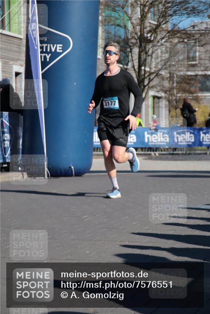 06.04.2025 - 44. Internationalen Wilhelmsburger Insellauf A. Gomolzig http://msf.ph/oto/7576551 06.04.2025 10:33:24 Ziel 3177, 4531 meine-sportfotos.de