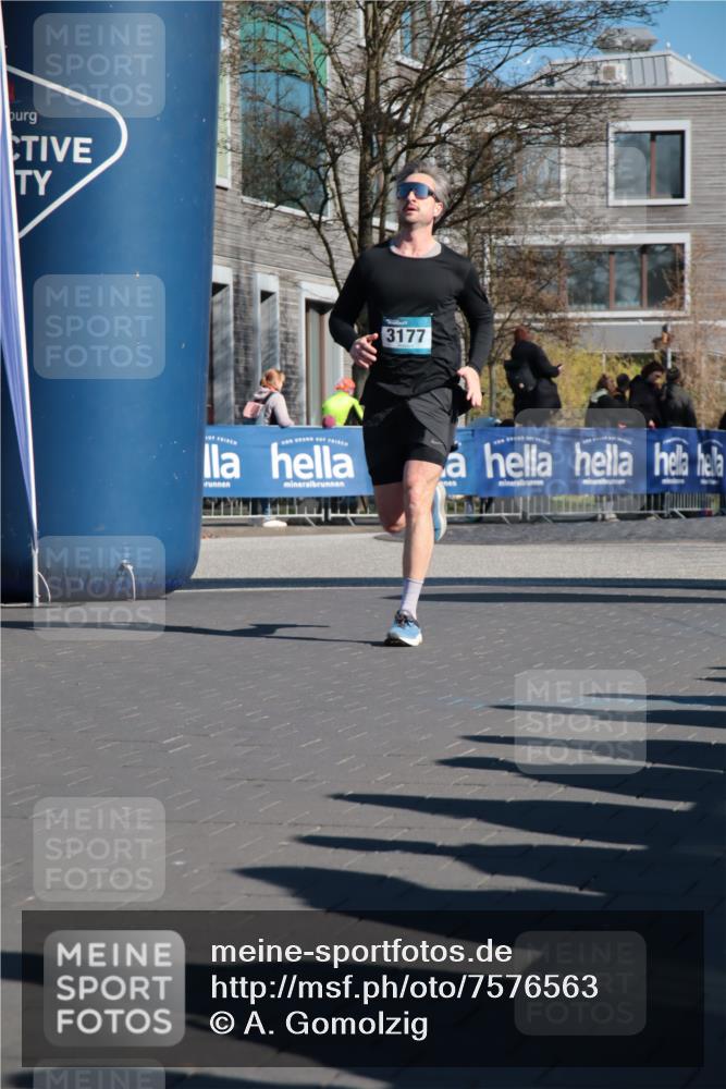 06.04.2025 - 44. Internationalen Wilhelmsburger Insellauf A. Gomolzig http://msf.ph/oto/7576563 06.04.2025 10:33:23 Ziel 3177, 4531 meine-sportfotos.de
