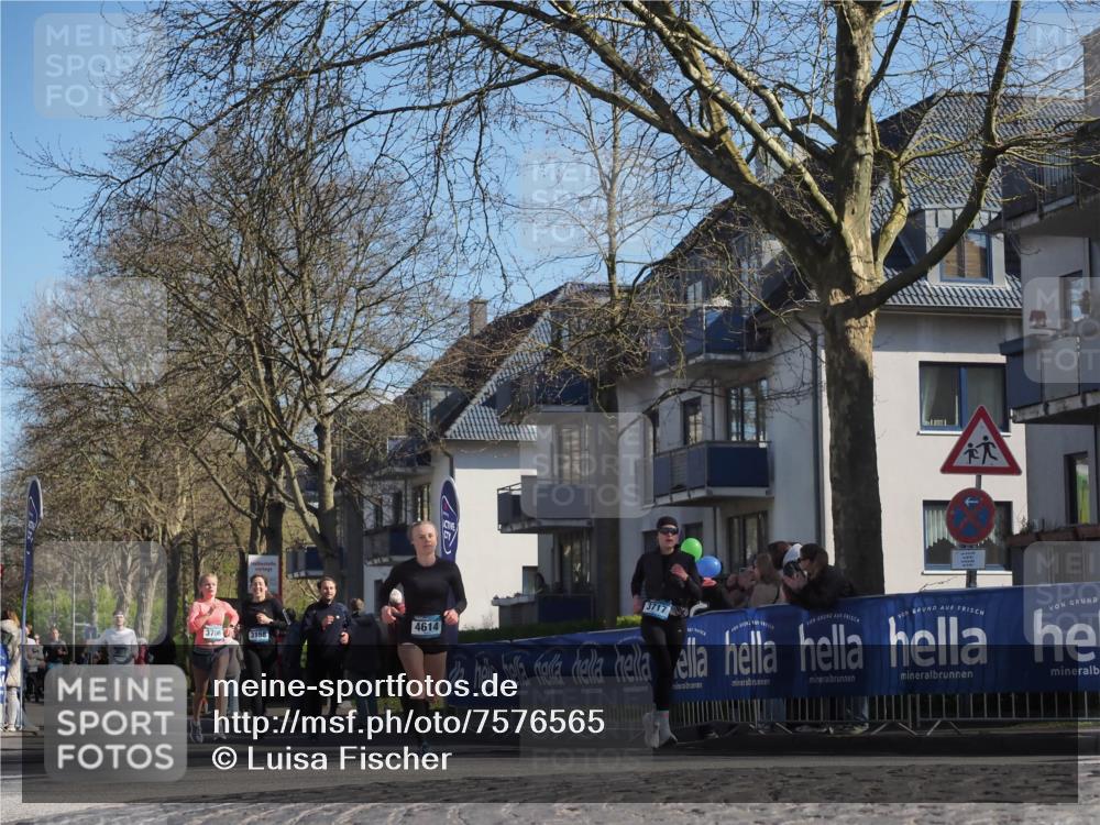 06.04.2025 - 44. Internationalen Wilhelmsburger Insellauf Luisa Fischer http://msf.ph/oto/7576565 06.04.2025 10:43:10 Ziel 3706, 3158, 4614, 3717 meine-sportfotos.de