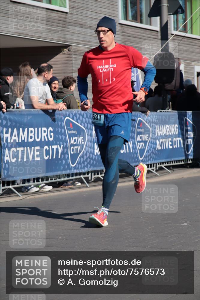 06.04.2025 - 44. Internationalen Wilhelmsburger Insellauf A. Gomolzig http://msf.ph/oto/7576573 06.04.2025 10:33:20 Ziel 3177, 4186, 4531 meine-sportfotos.de