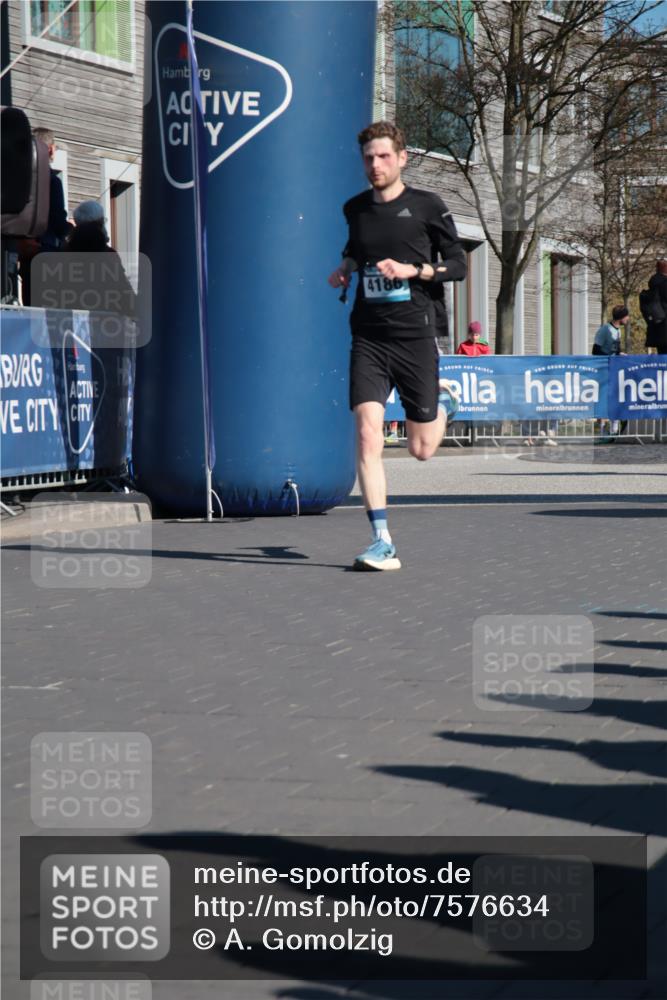 06.04.2025 - 44. Internationalen Wilhelmsburger Insellauf A. Gomolzig http://msf.ph/oto/7576634 06.04.2025 10:33:16 Ziel 3234, 3564, 3747, 4186, 4531 meine-sportfotos.de