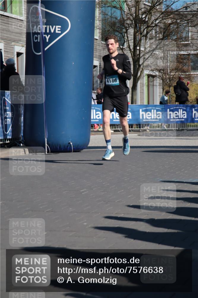 06.04.2025 - 44. Internationalen Wilhelmsburger Insellauf A. Gomolzig http://msf.ph/oto/7576638 06.04.2025 10:33:16 Ziel 3234, 3564, 3747, 4186, 4531 meine-sportfotos.de