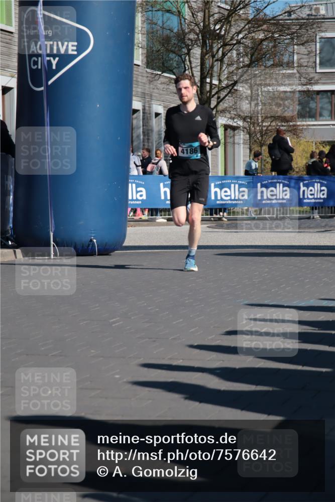 06.04.2025 - 44. Internationalen Wilhelmsburger Insellauf A. Gomolzig http://msf.ph/oto/7576642 06.04.2025 10:33:16 Ziel 3234, 3564, 3747, 4186, 4531 meine-sportfotos.de