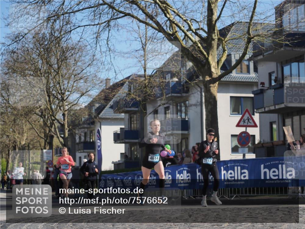 06.04.2025 - 44. Internationalen Wilhelmsburger Insellauf Luisa Fischer http://msf.ph/oto/7576652 06.04.2025 10:43:11 Ziel 3706, 4614, 3717 meine-sportfotos.de