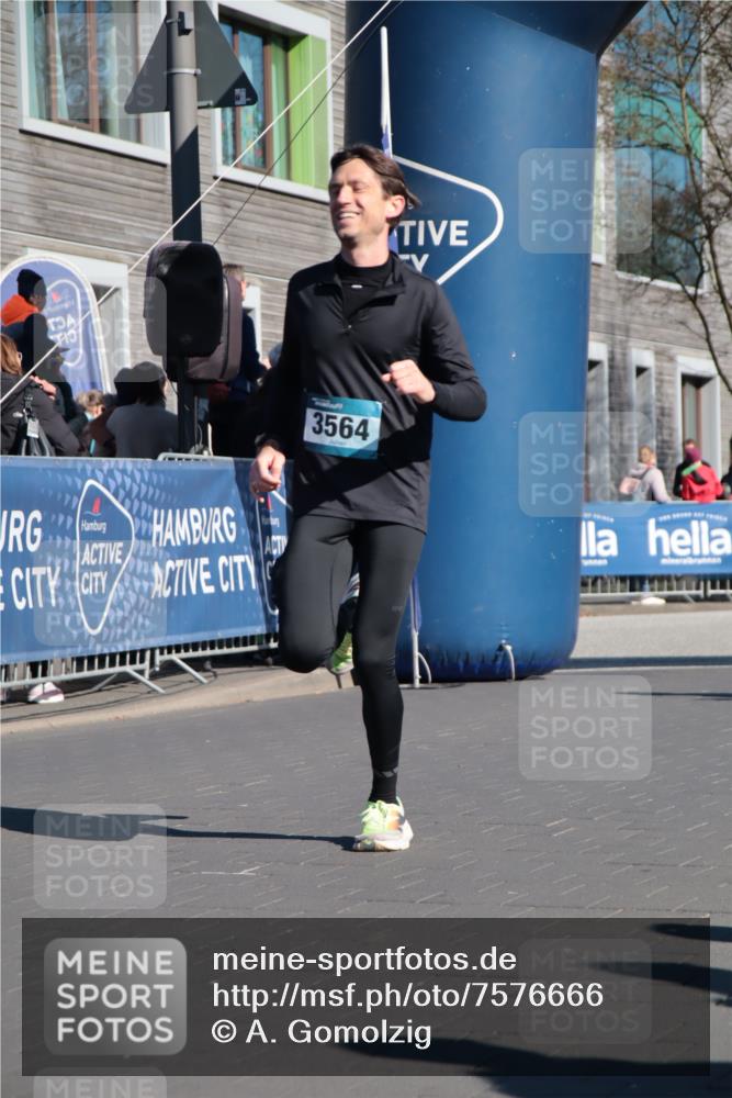 06.04.2025 - 44. Internationalen Wilhelmsburger Insellauf A. Gomolzig http://msf.ph/oto/7576666 06.04.2025 10:33:12 Ziel 3234, 3564, 3747, 4186, 4400, 5026 meine-sportfotos.de