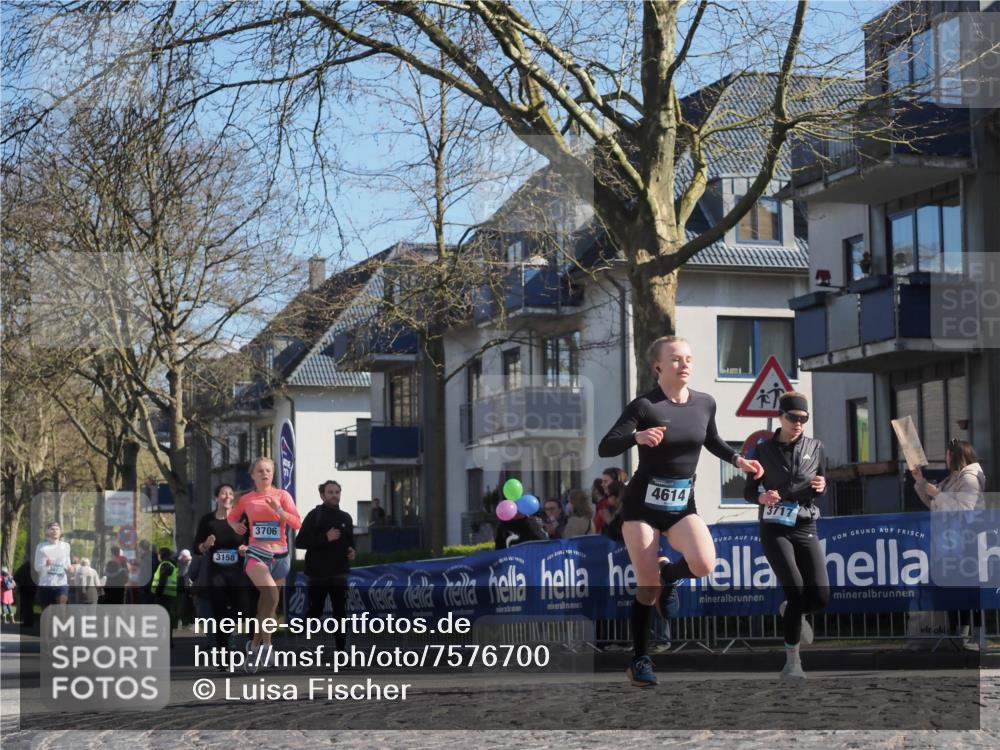 06.04.2025 - 44. Internationalen Wilhelmsburger Insellauf Luisa Fischer http://msf.ph/oto/7576700 06.04.2025 10:43:12 Ziel 3158, 3706, 4614, 3717 meine-sportfotos.de