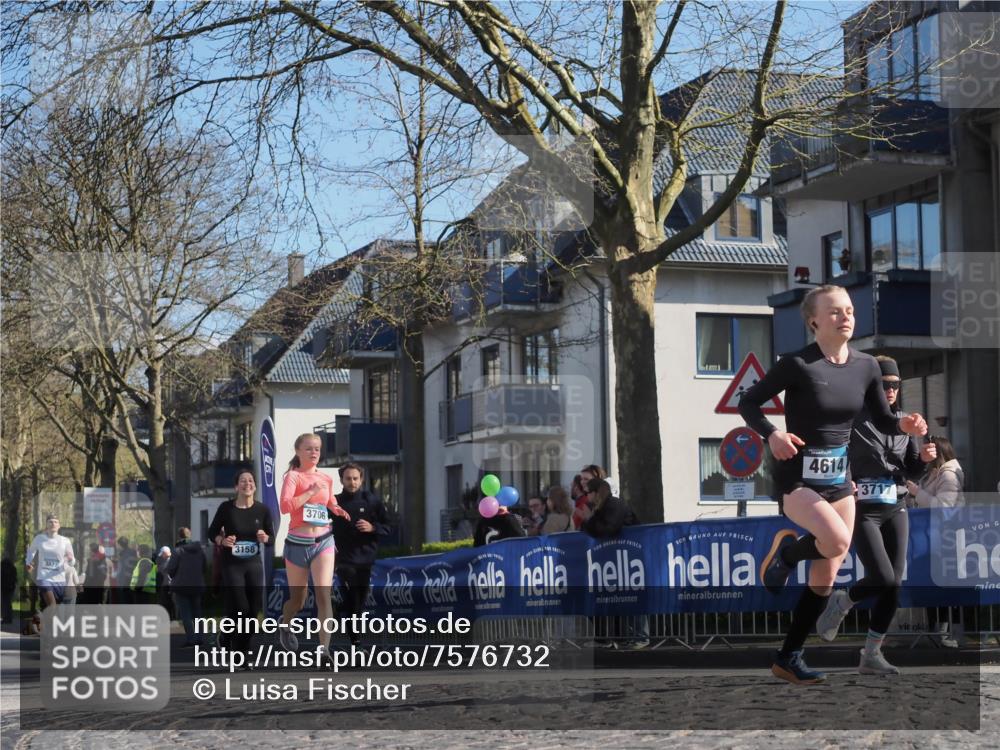 06.04.2025 - 44. Internationalen Wilhelmsburger Insellauf Luisa Fischer http://msf.ph/oto/7576732 06.04.2025 10:43:12 Ziel 3827, 3158, 3706, 4614, 3717 meine-sportfotos.de