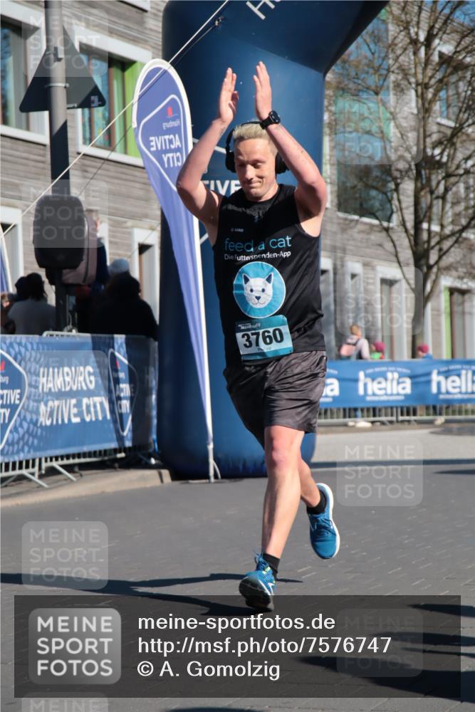 06.04.2025 - 44. Internationalen Wilhelmsburger Insellauf A. Gomolzig http://msf.ph/oto/7576747 06.04.2025 10:32:58 Ziel 3760, 4358 meine-sportfotos.de