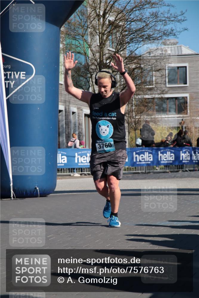 06.04.2025 - 44. Internationalen Wilhelmsburger Insellauf A. Gomolzig http://msf.ph/oto/7576763 06.04.2025 10:32:58 Ziel 3760, 4358 meine-sportfotos.de