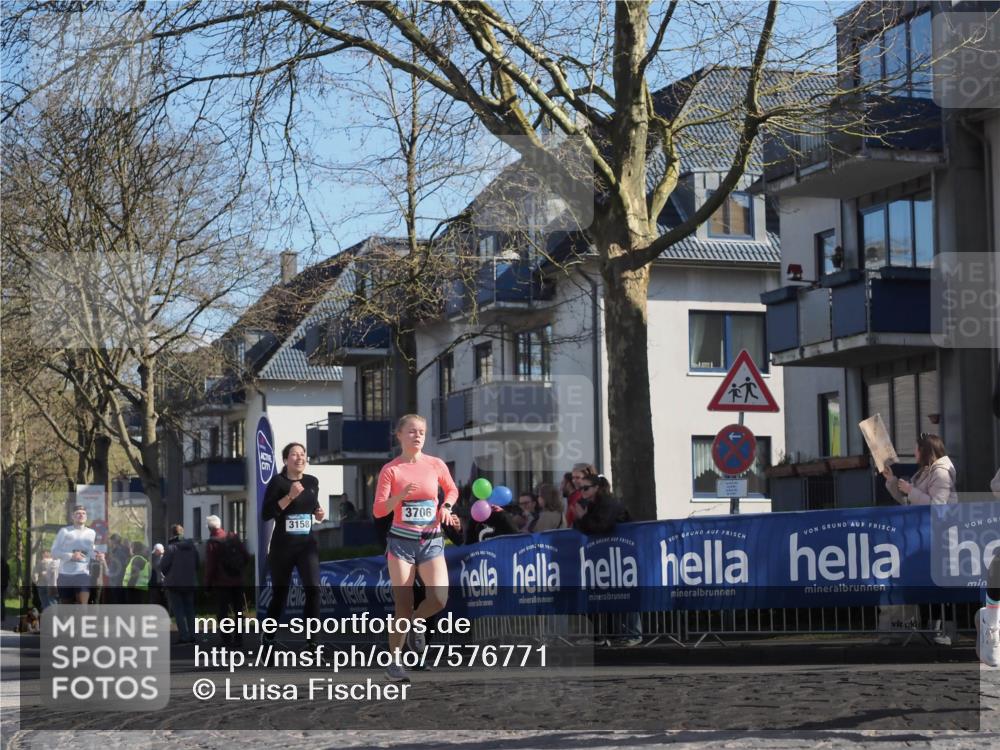 06.04.2025 - 44. Internationalen Wilhelmsburger Insellauf Luisa Fischer http://msf.ph/oto/7576771 06.04.2025 10:43:12 Ziel 3158, 3706 meine-sportfotos.de