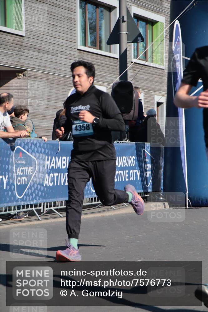 06.04.2025 - 44. Internationalen Wilhelmsburger Insellauf A. Gomolzig http://msf.ph/oto/7576773 06.04.2025 10:32:53 Ziel 3760, 3863, 4358, 5137 meine-sportfotos.de