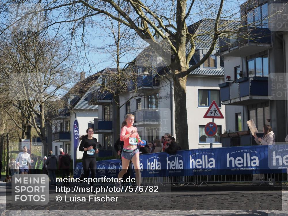 06.04.2025 - 44. Internationalen Wilhelmsburger Insellauf Luisa Fischer http://msf.ph/oto/7576782 06.04.2025 10:43:13 Ziel 3827, 3158, 3706 meine-sportfotos.de