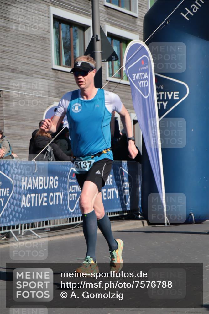 06.04.2025 - 44. Internationalen Wilhelmsburger Insellauf A. Gomolzig http://msf.ph/oto/7576788 06.04.2025 10:32:51 Ziel 3863, 4358, 5137 meine-sportfotos.de