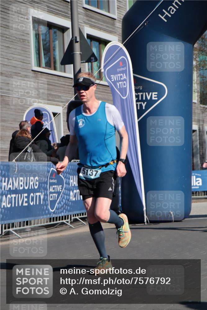 06.04.2025 - 44. Internationalen Wilhelmsburger Insellauf A. Gomolzig http://msf.ph/oto/7576792 06.04.2025 10:32:51 Ziel 3863, 4358, 5137 meine-sportfotos.de