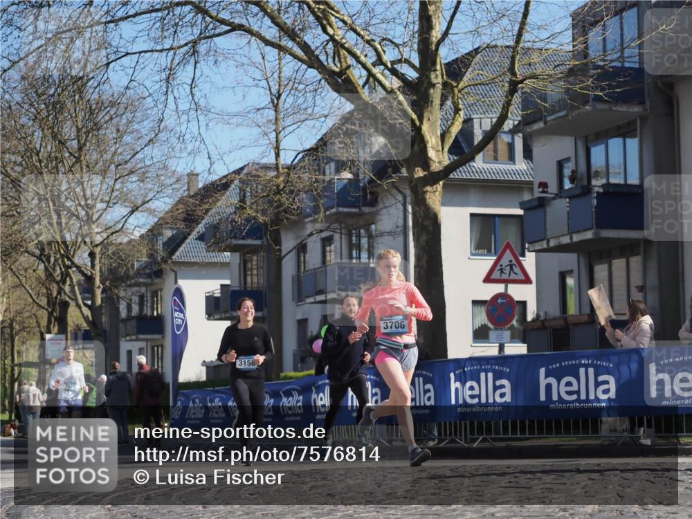 06.04.2025 - 44. Internationalen Wilhelmsburger Insellauf Luisa Fischer http://msf.ph/oto/7576814 06.04.2025 10:43:13 Ziel 3706, 3827, 3158 meine-sportfotos.de