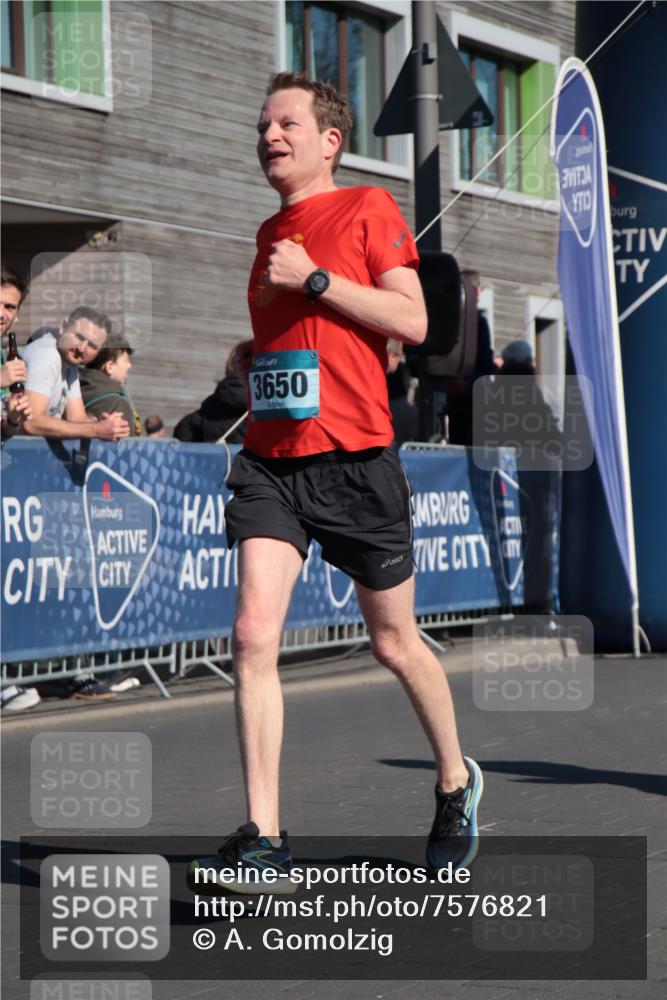 06.04.2025 - 44. Internationalen Wilhelmsburger Insellauf A. Gomolzig http://msf.ph/oto/7576821 06.04.2025 10:32:33 Ziel 3650, 5002, 5086 meine-sportfotos.de