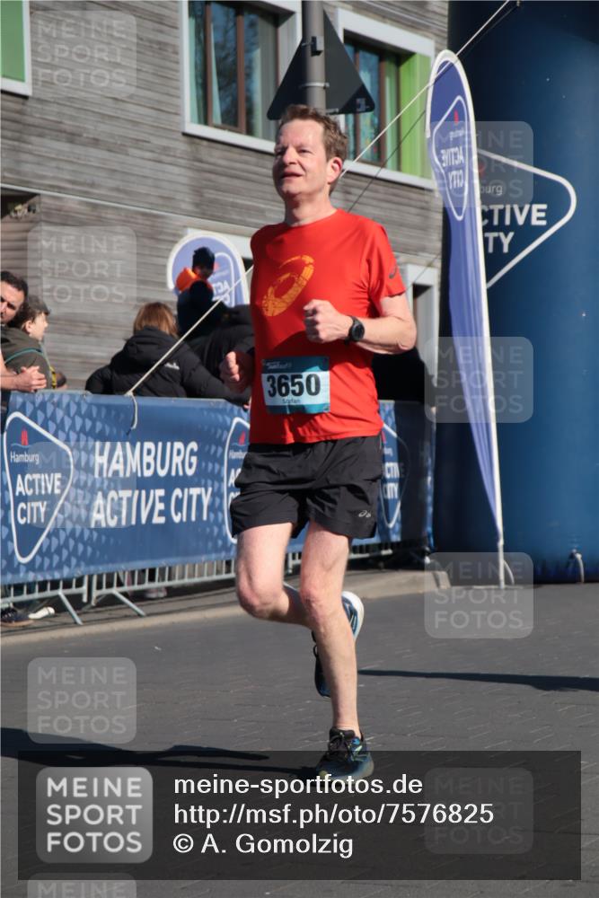 06.04.2025 - 44. Internationalen Wilhelmsburger Insellauf A. Gomolzig http://msf.ph/oto/7576825 06.04.2025 10:32:33 Ziel 3650, 5002, 5086 meine-sportfotos.de